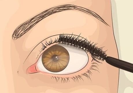 любой кисточкой и тушью теперь делаю красивый макияж↴↴↴