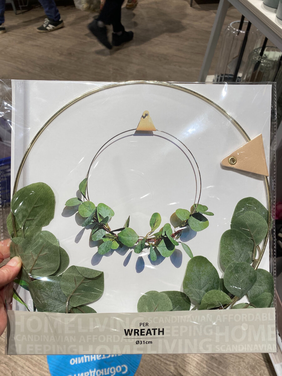 Венок на стену декоративный .