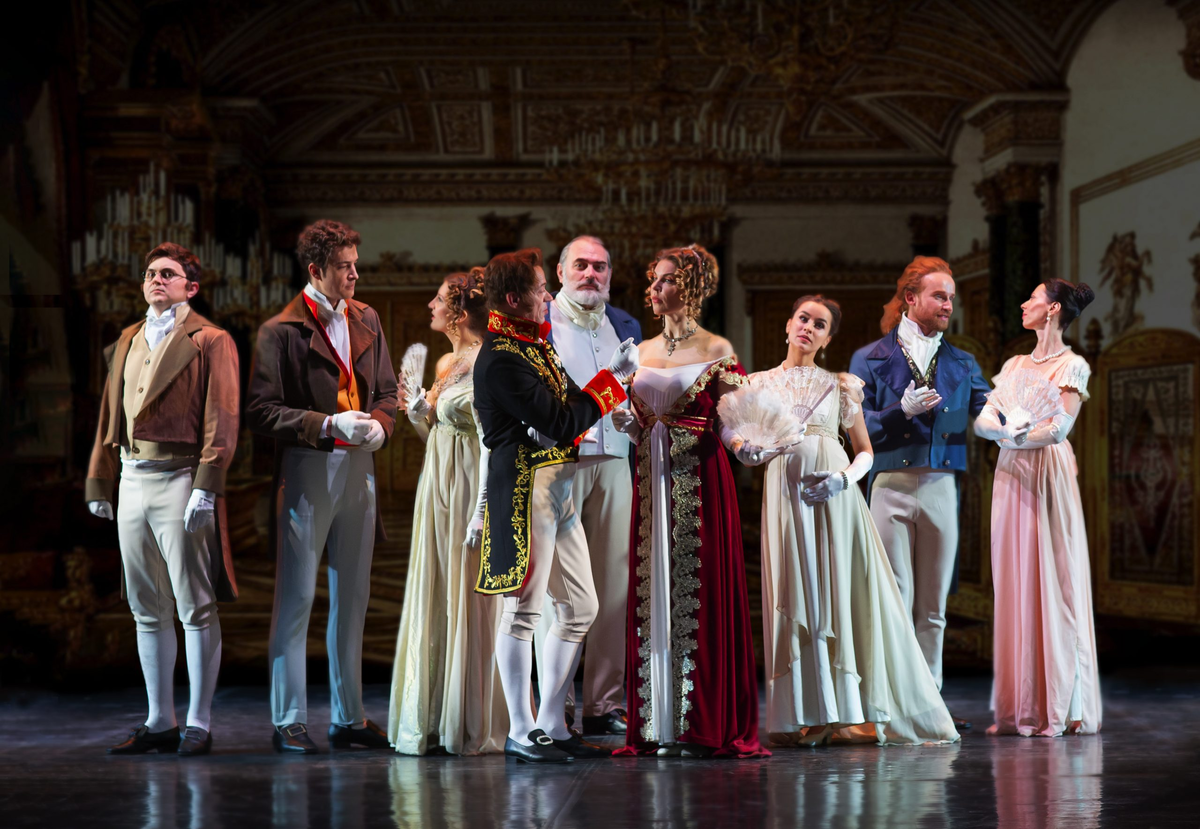 Сцена из спектакля