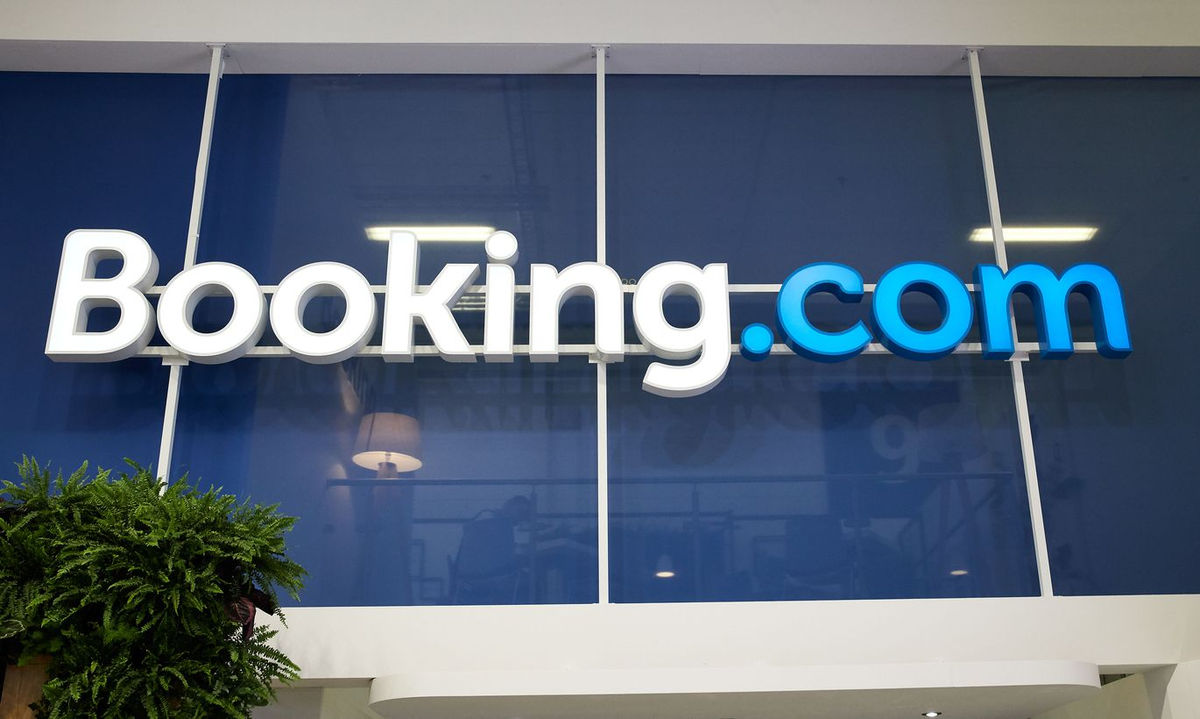 Booking holding. Букинг Холдинг. Booking.com. Booking holdings Inc.. Бронирование отелей картинка.
