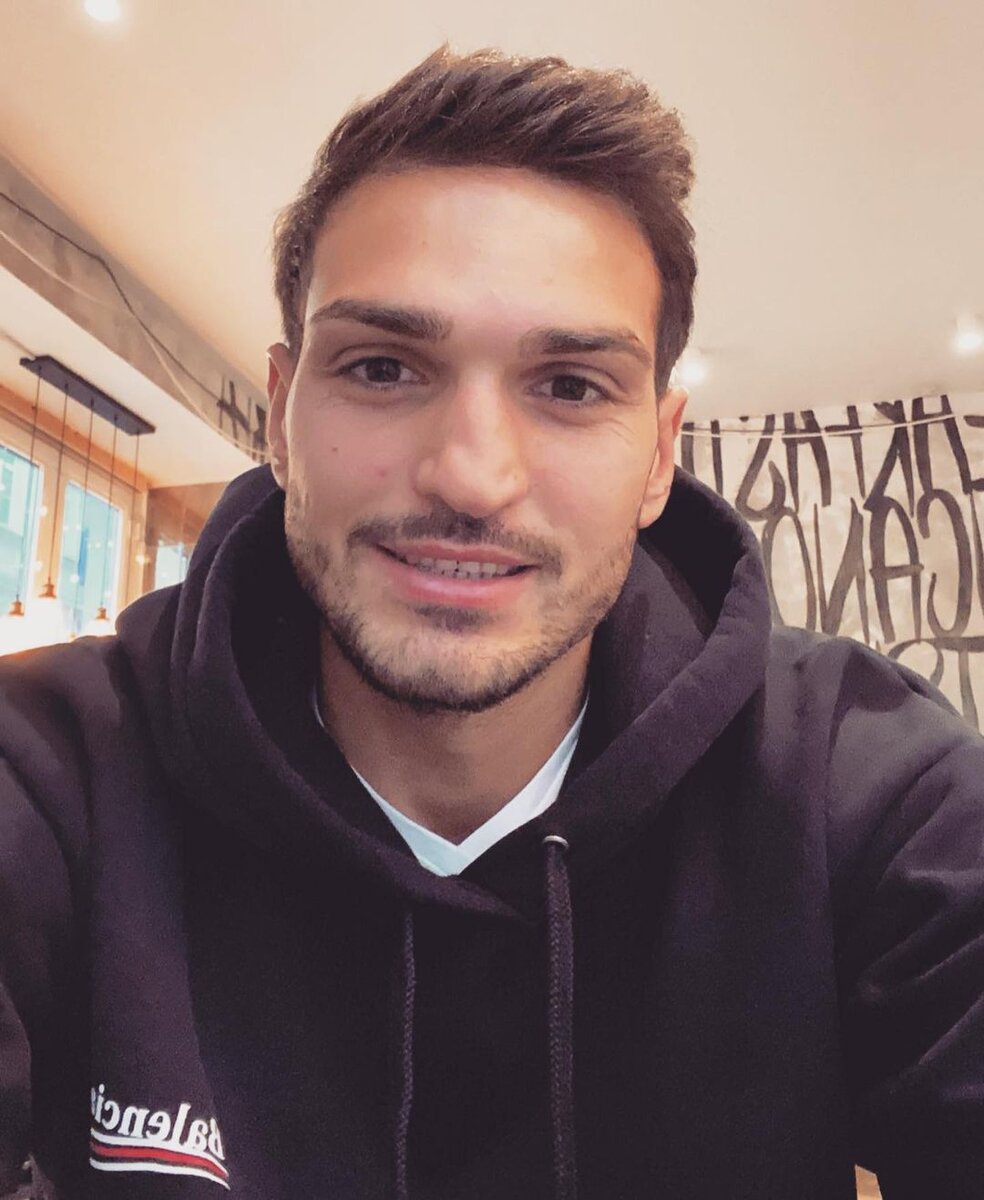 Магомед Оздоев — полузащитник питерского «Зенита» и, пожалуй, самый горячий игрок сборной России 