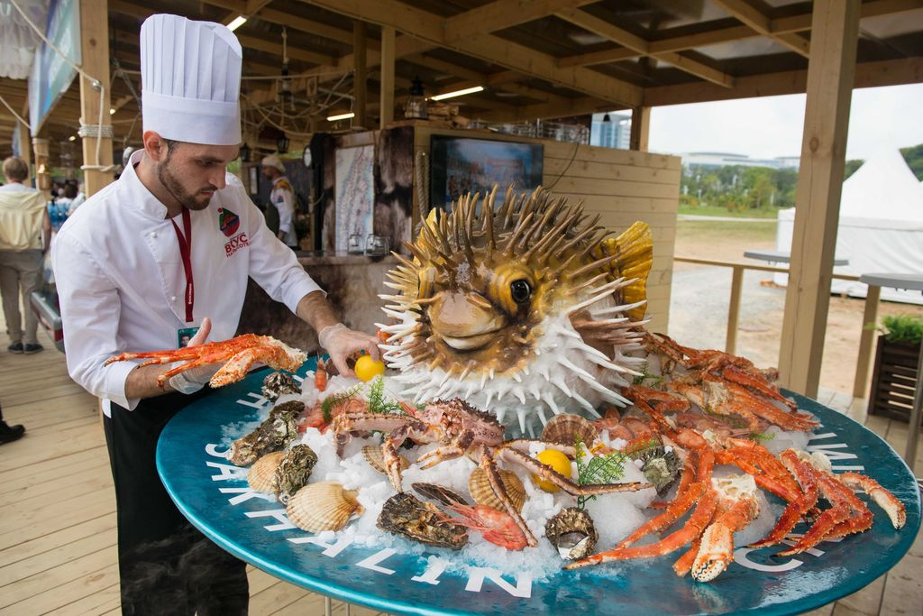 Еда южно сахалинск. Сахалин морепродукты. Морские деликатесы Сахалина. Морепродукты из Сахалина. Сахалин блюда.