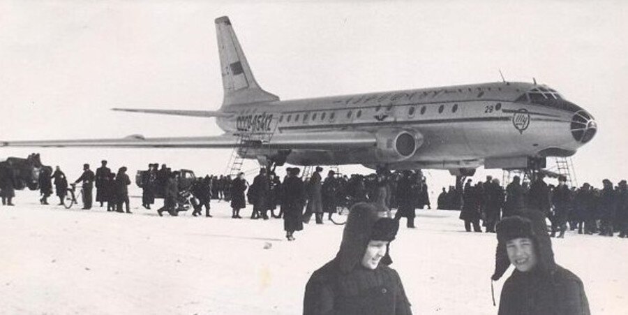 Ту-104 СССР-Л5412 на поле якутского аэродрома, 29 марта 1957 года. Источник фото - aviaforum.ru