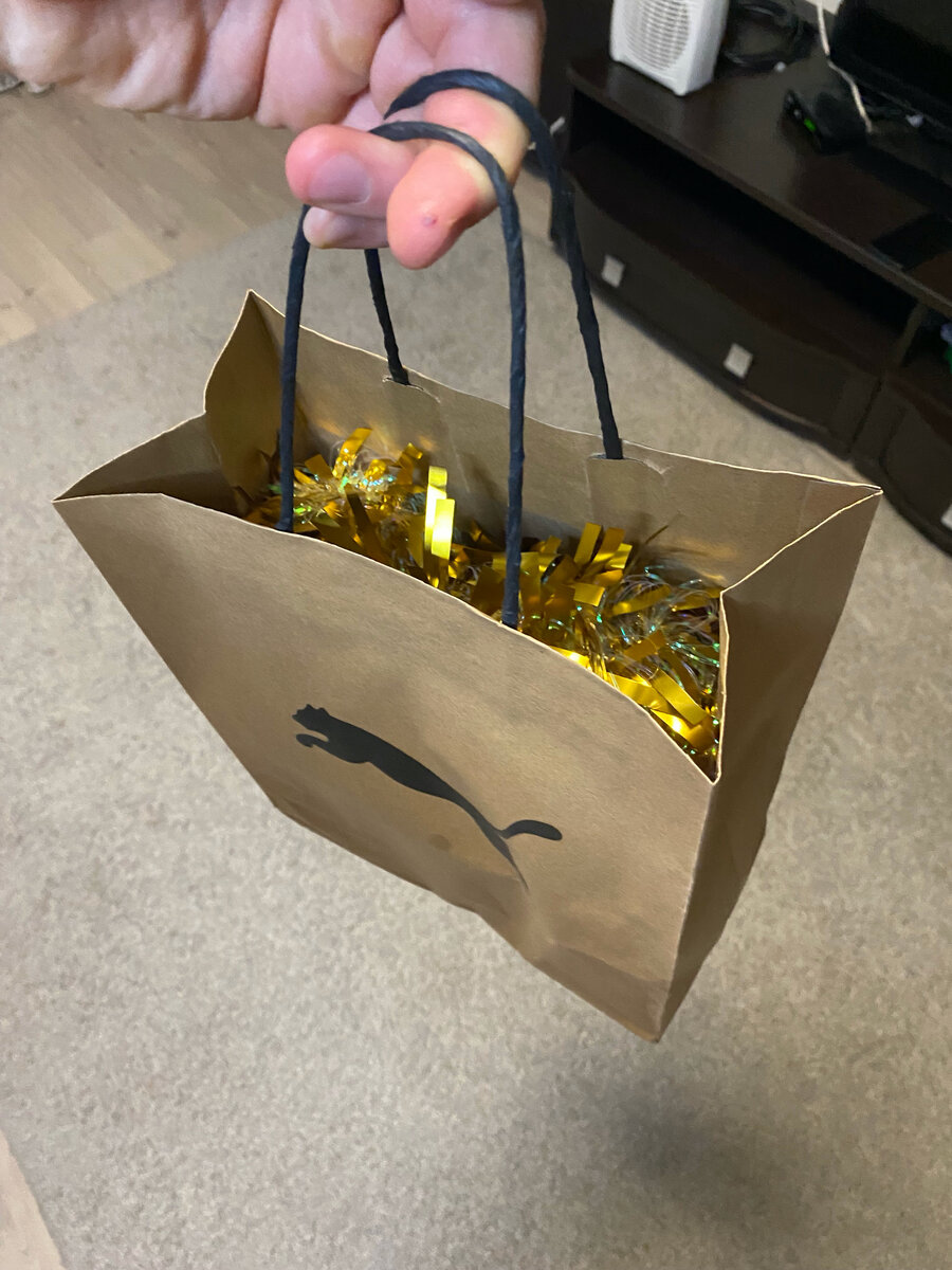 Пакет взял из дома. Мишура - 55 рублей.