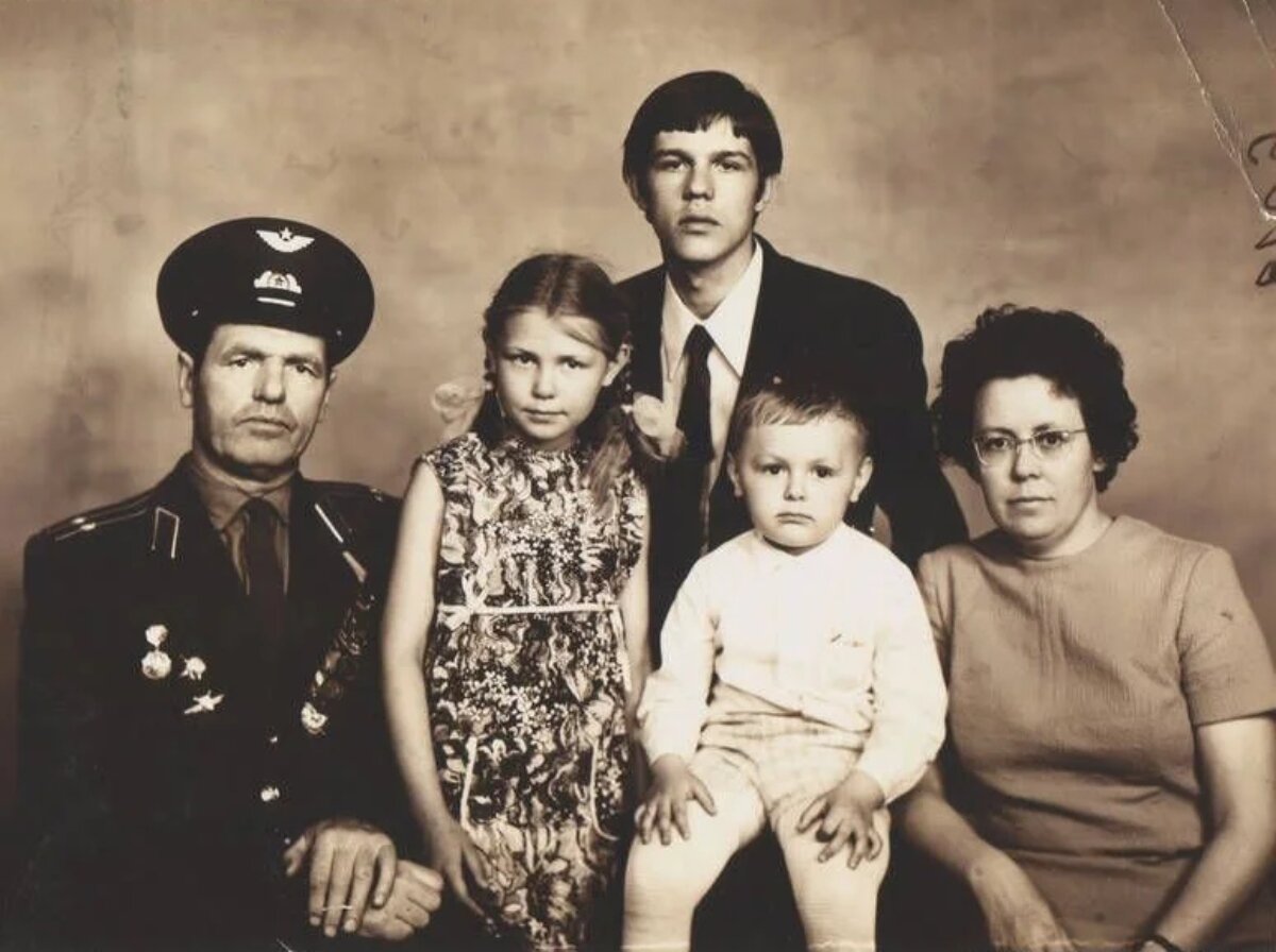 александр новиков биография семья жена дети фото