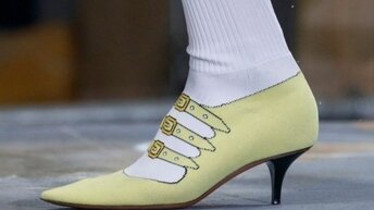 Безумно которую я только видела, оригинально: самая странная обувь от известных дизайнеров.