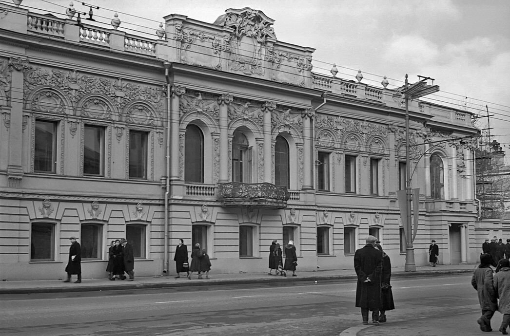 Здание в 50-е годы ХХ века
