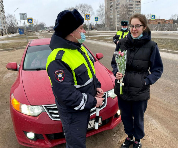 Что взять в долгую поездку на машине: 14 самых необходимых предметов