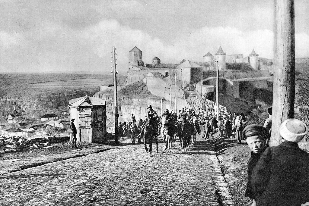 Австрийцы вступают в Каменец-Подольский (Wikipedia)
