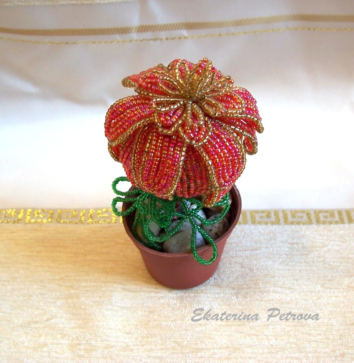 Первый мой цветок из бисера. В мастер-классе он по-моему был георгином.
