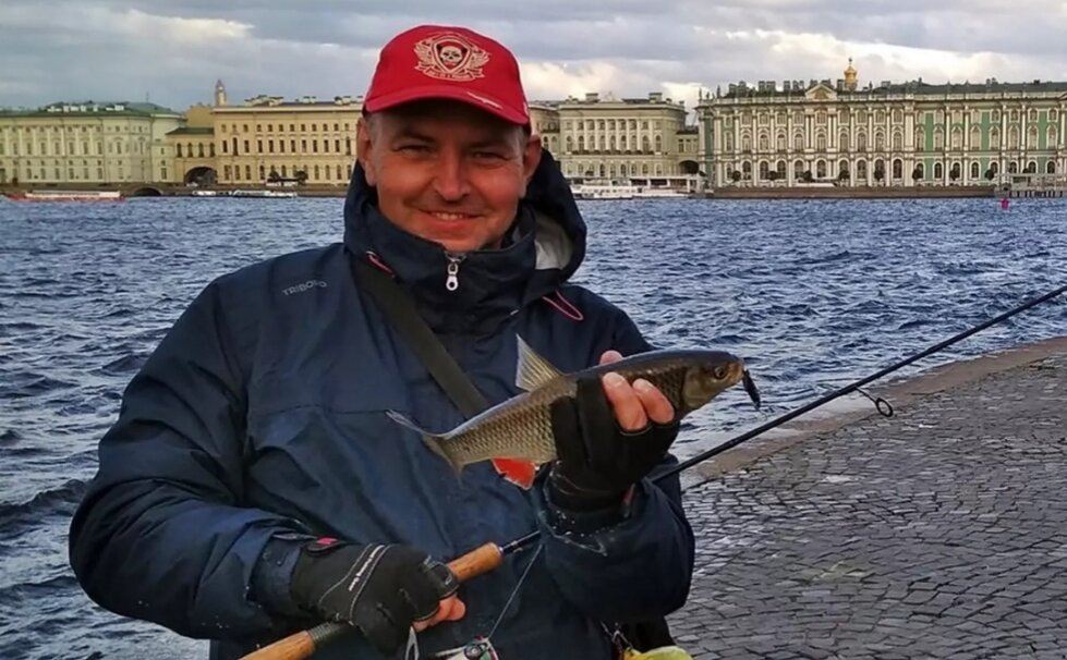 Река Нева рыбалка в Санкт-Петербурге. Рыба в реке Неве СПБ. Рыба обитающая в Неве. Форель в Неве.