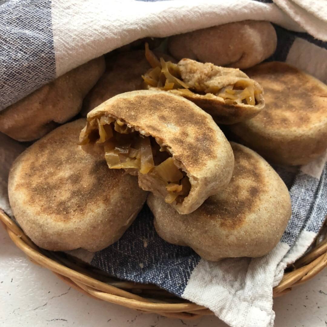 Пирожки с яблоками без дрожжей в духовке