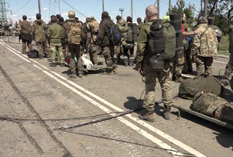 Сдача укронациков на Азовстали