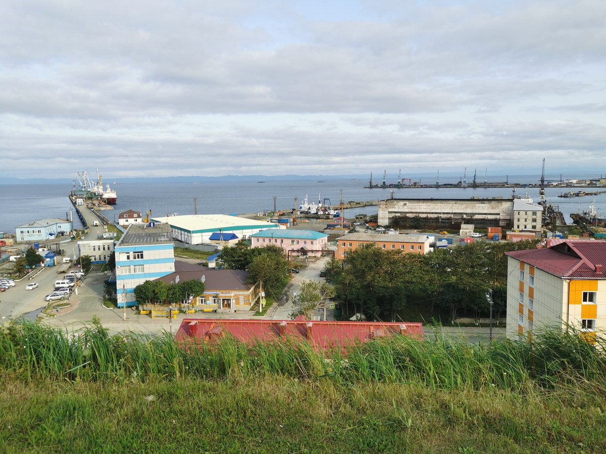Снег на сахалине. Углегорск. Сахалин сегодня. Томари сахалинская область. Город невельск сахалинской области.