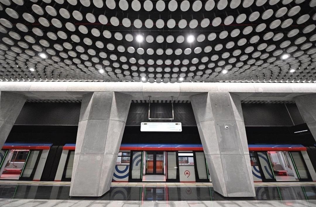 81-775 на станции Солнцево 