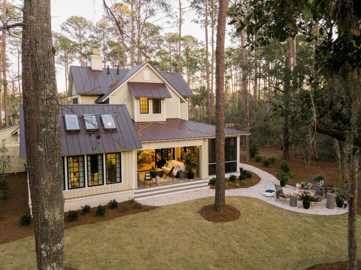 Источник изображения - https://southernhospitalityblog.com/wp-content/uploads/2018/04/720-HGTV-Smart-Home-2018-Backyard-Dusk.jpg