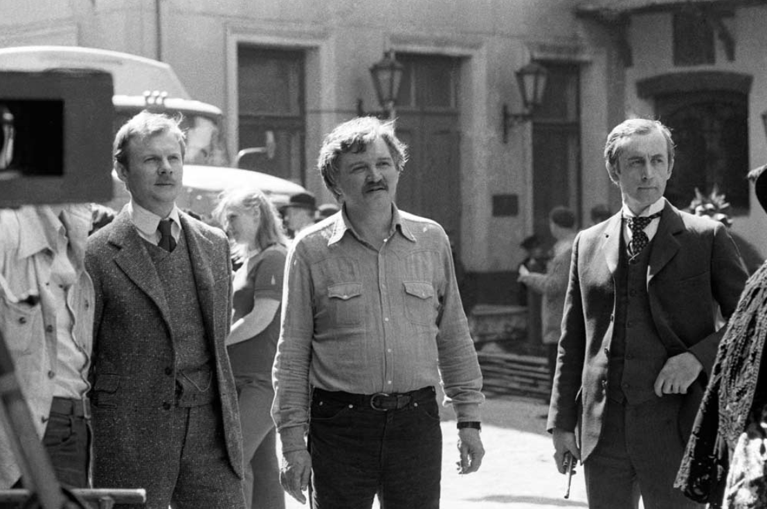 Фото: В. Ливанов и В. Соломин на съемках фильма (В. Лисицын / Фотохроника ТАСС; источник: rg.ru)