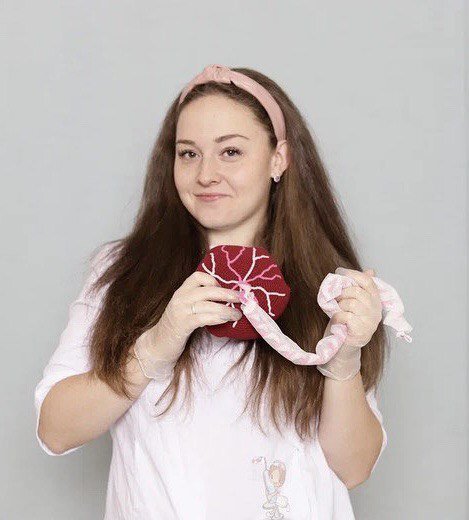 Оксана Суетина - доула, перинатальный психолог, консультант по поддержке материнства, сооснователь проекта “МАМАКАДЕМИЯ” - школы по подготовке будущих мам к родам и материнству.