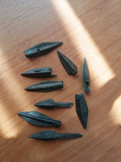    Алтайский край. Изъяты 20 металлических наконечников стрел, относящихся к периоду второй половины VII — начала VI вв. до н. э. ФСБ