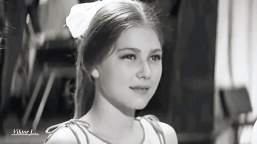 Лить напрасно. Девочка не надо слезы. Песня о девушке то не. Лить напрасно аккорды. Песня о девушке то не.