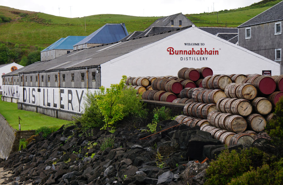 Bunnahabhain - винокурня, производящая шотландский односолодовый виски.
