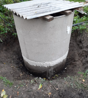 Шов, замазанный плиточным клеем