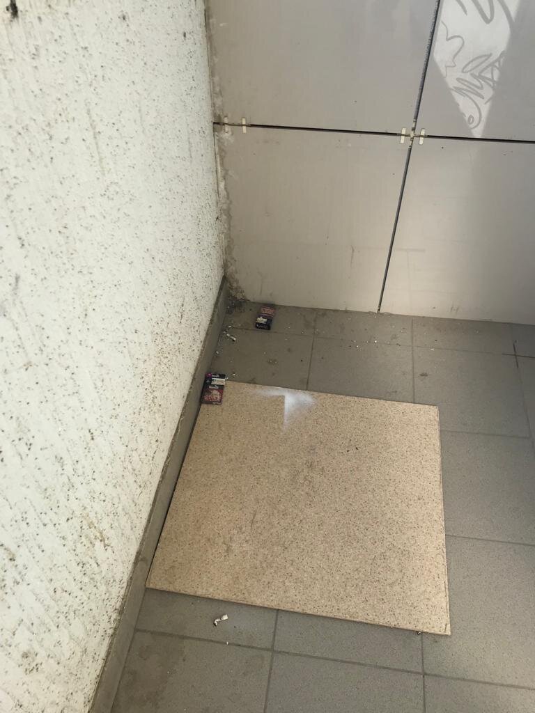 «Типичная» картина в подъезде