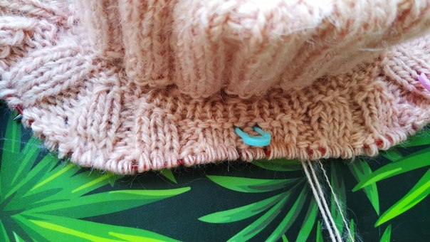 Вид перехода от горловины к свитеру