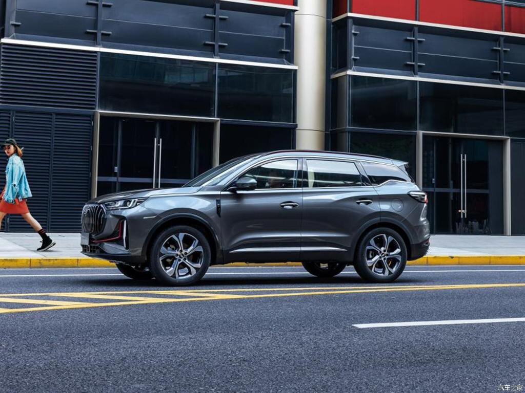 На фото: Новый кроссовер Chery Tiggo 7 Plus