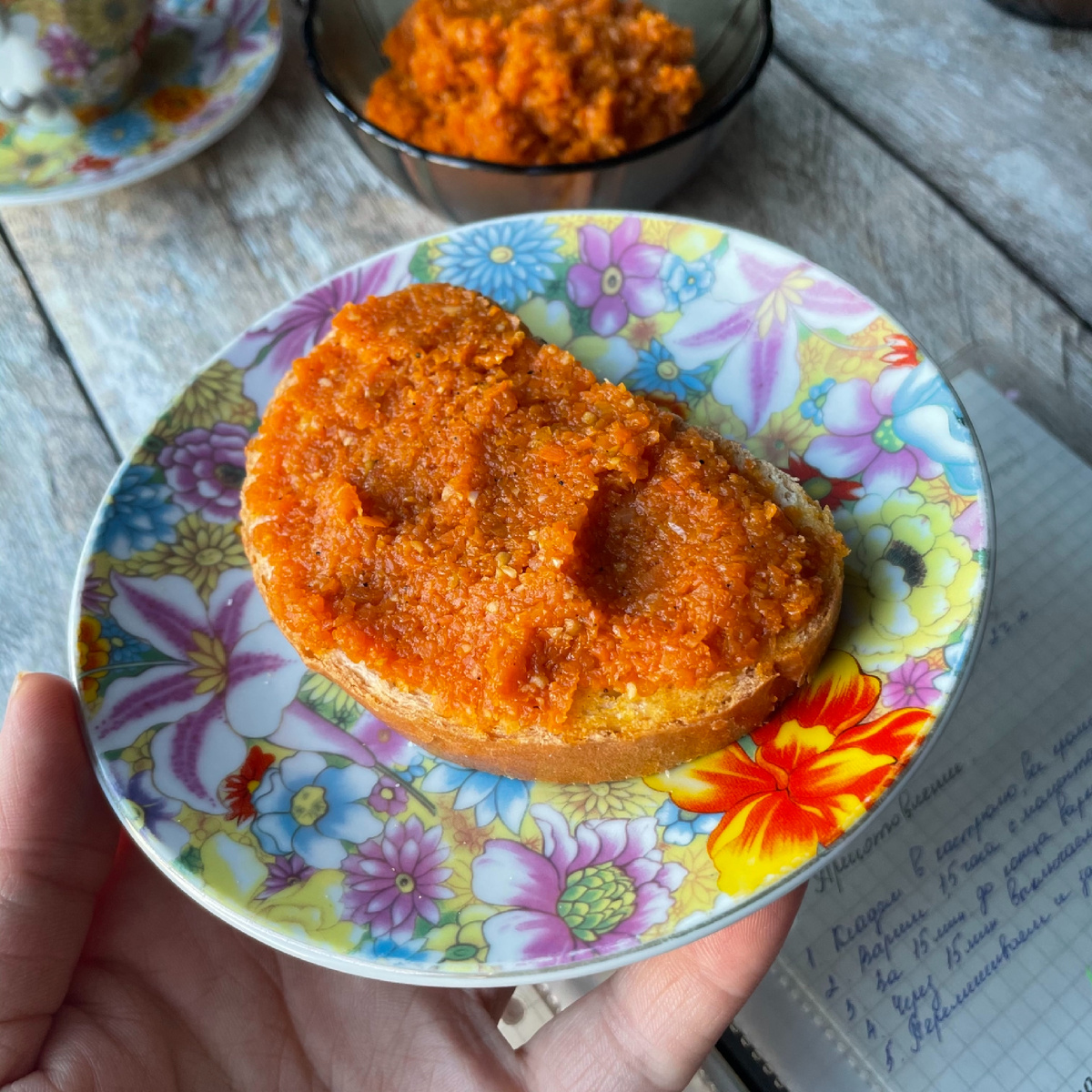 Намазываем на хлеб и вкусный бутерброд готов! Для быстрого перекуса с чаем - нам понравилось.