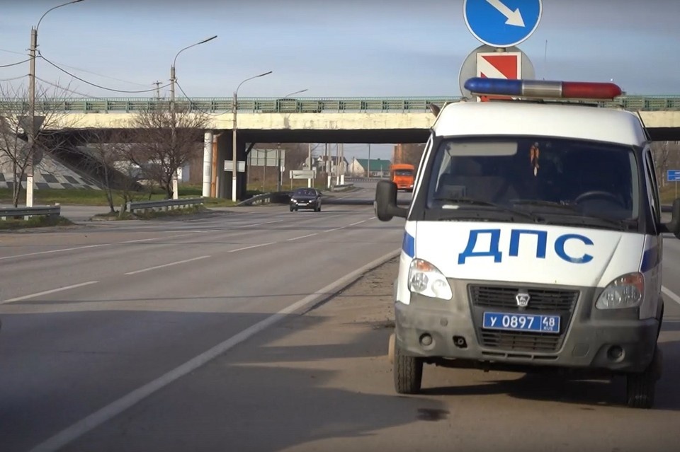     Липецкие автоинспекторы сопроводили роженицу в больницу  принтскрин видео.