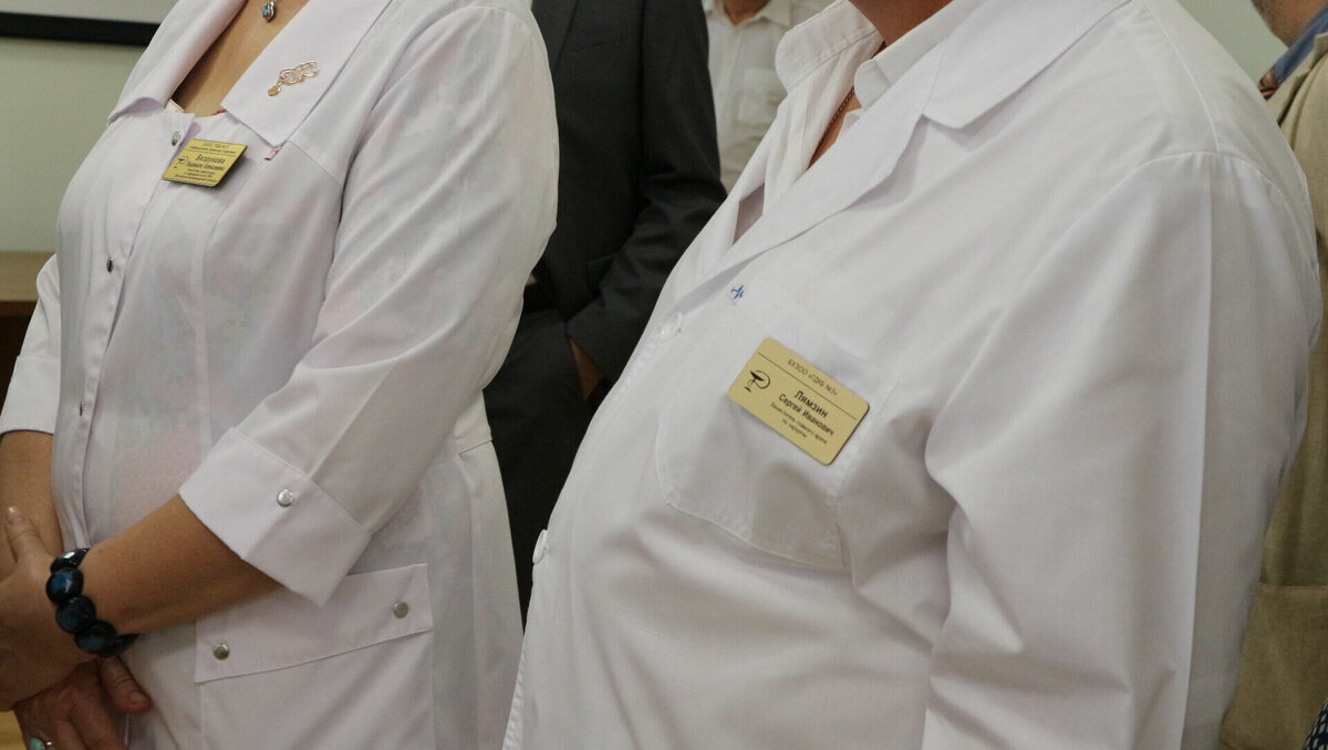     Жители Удмуртии обратились в соцсетях к вице-премьеру правительства региона Эльвире Пинчук с требованием жестко решить проблему с записью к врачам. В их списке требований значатся кадровые решения в отношении руководителей медучреждений.