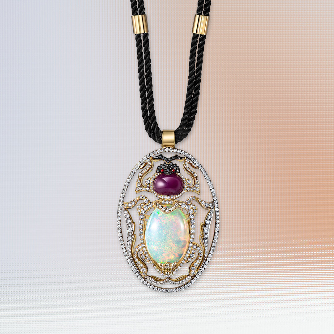 Подвеска- колье "Скарабей", золото 585 пробы, опал, бриллианты высшей категории, звездчатый рубин, ручная работа, ювелирный дом RODIS