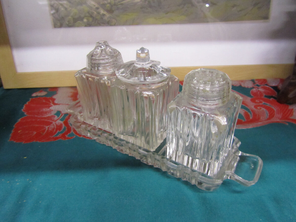 "В солонку пальцами и яйцами не лазить." Ищите свои наборы для специй ...