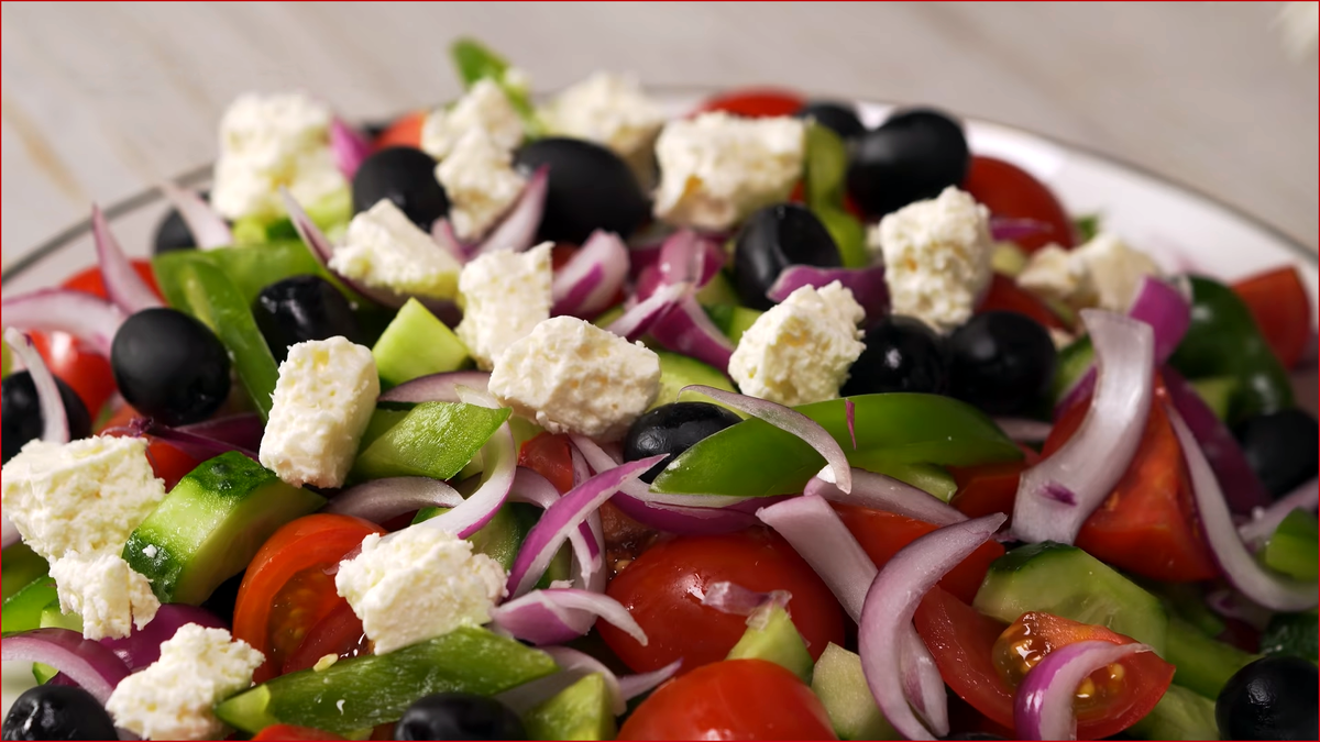 Готовим вкусный греческий салат.