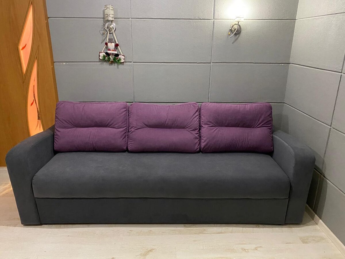 Диван после перетяжки.Фото личного архива. 