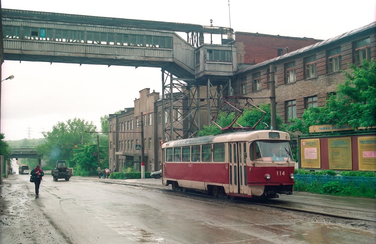 Тульский трамвай Tatra T3SU №114 на Орловском шоссе, маршрут №4. 
Автор фото Stefan Spengler, https://transphoto.org. 9 июня 1994 года