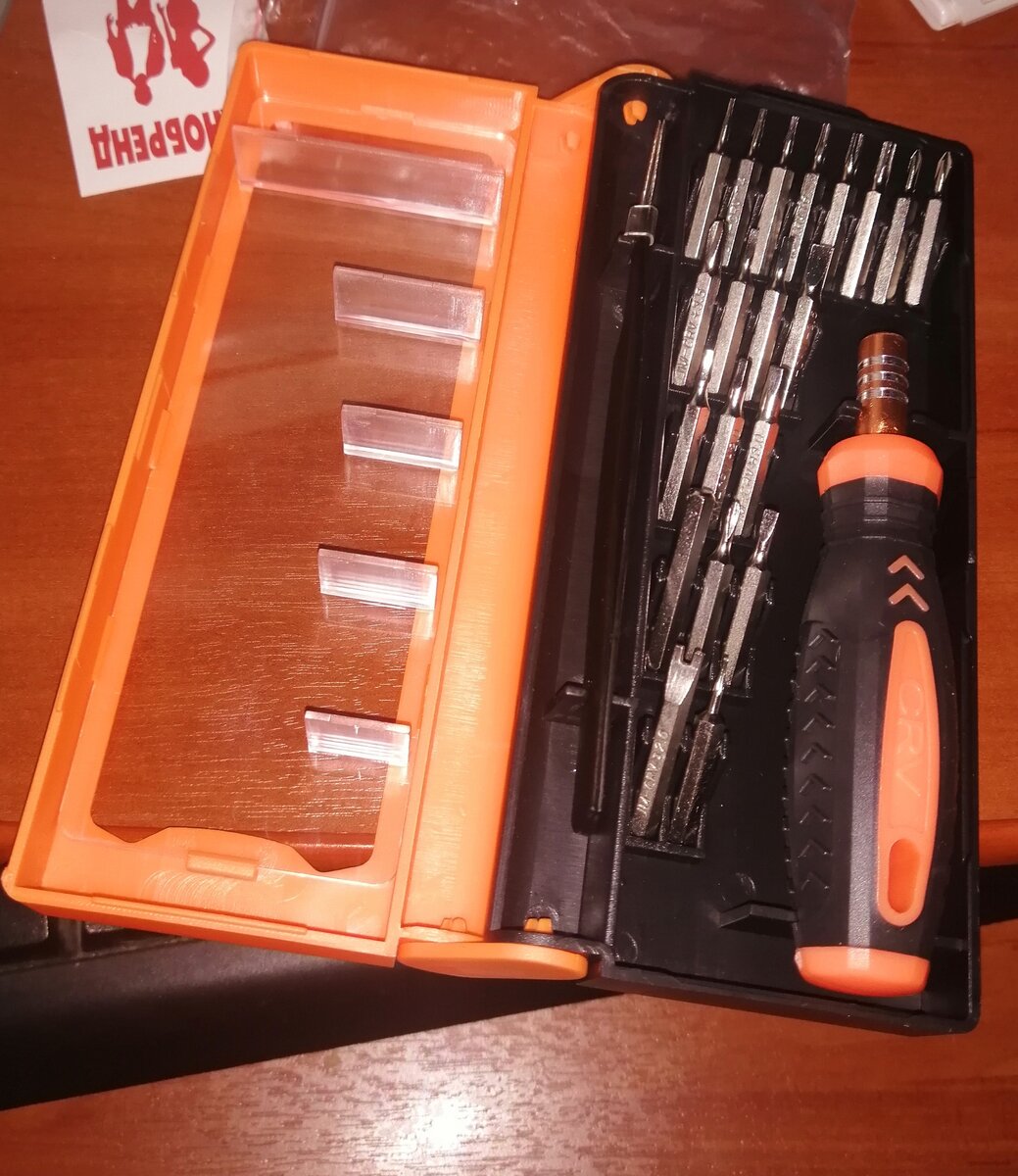 Отвертка удобно лежит в руке. 