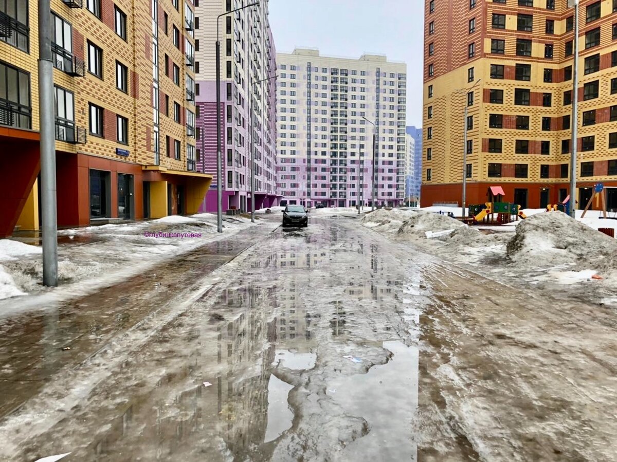 Яркий цвет «коробок» спасает от общего уныния 