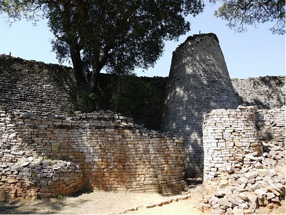 Остатки Большого Зимбабве. Источник https://wikiway.com/zimbabwe/bolshoy-zimbabve/photo/