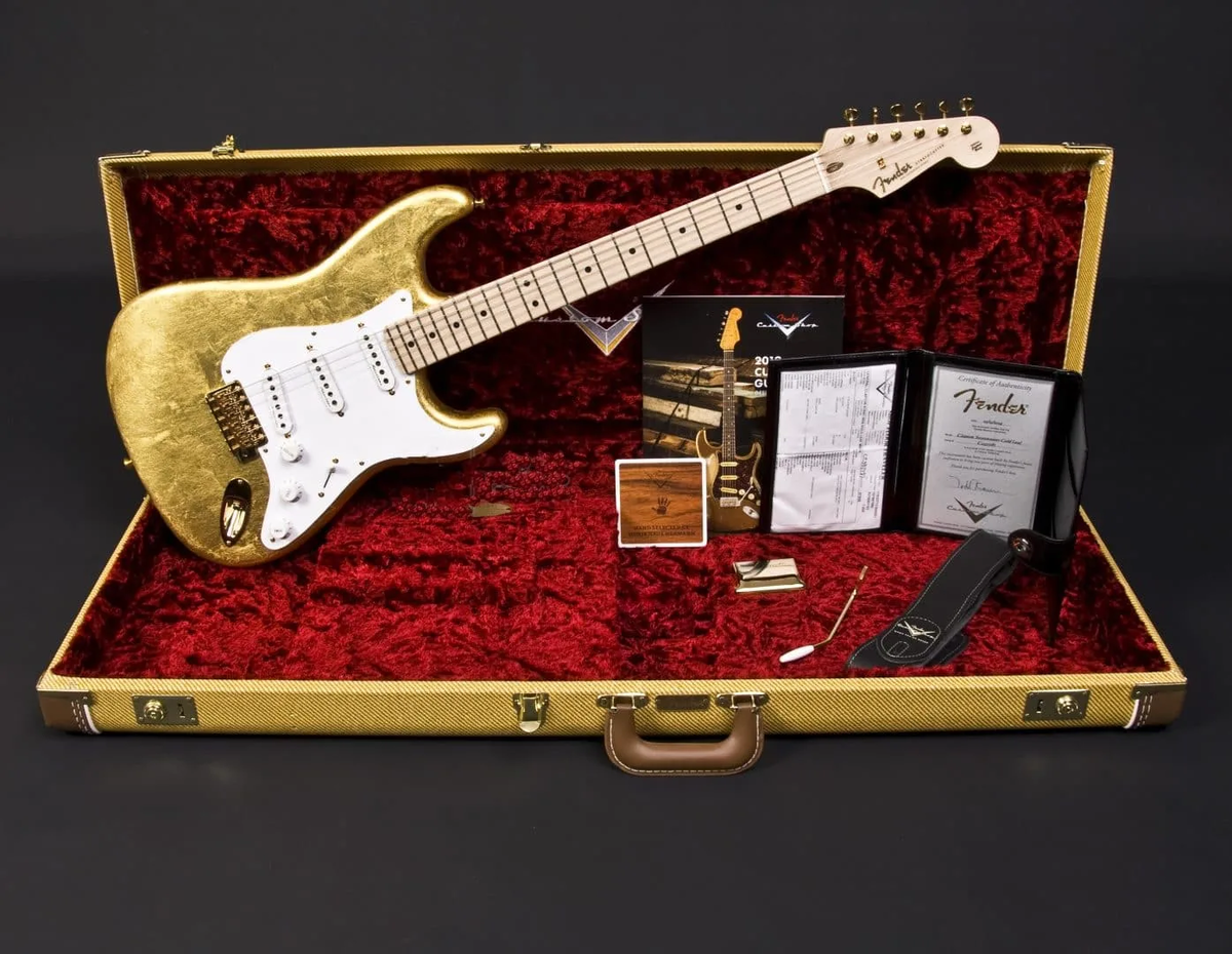 Гитара Gold Leaf Stratocaster Fender, покрытая золотом, стала драгоценным достоянием артиста Информация взята
