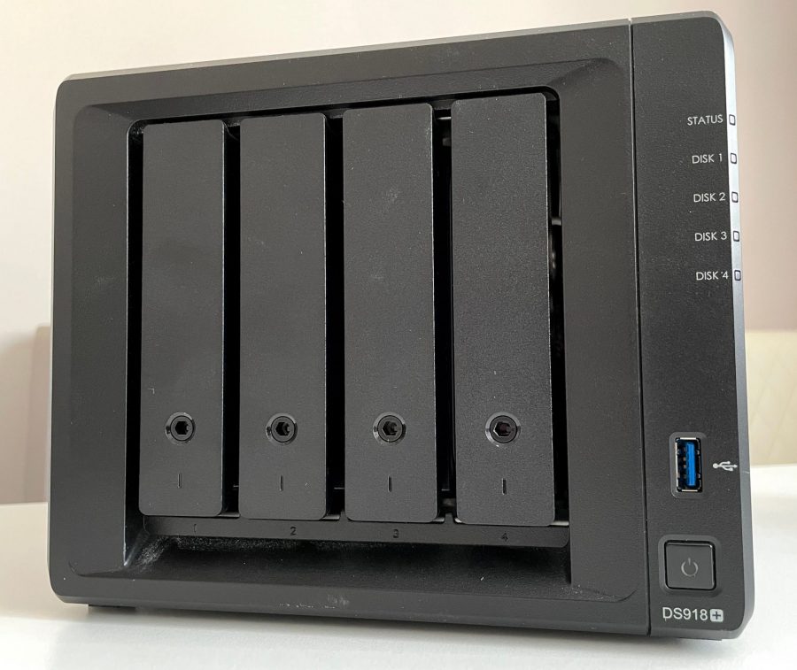 Как сделать апгрейд домашнего NAS на 103 тысячи рублей. Два диска и SSD0
