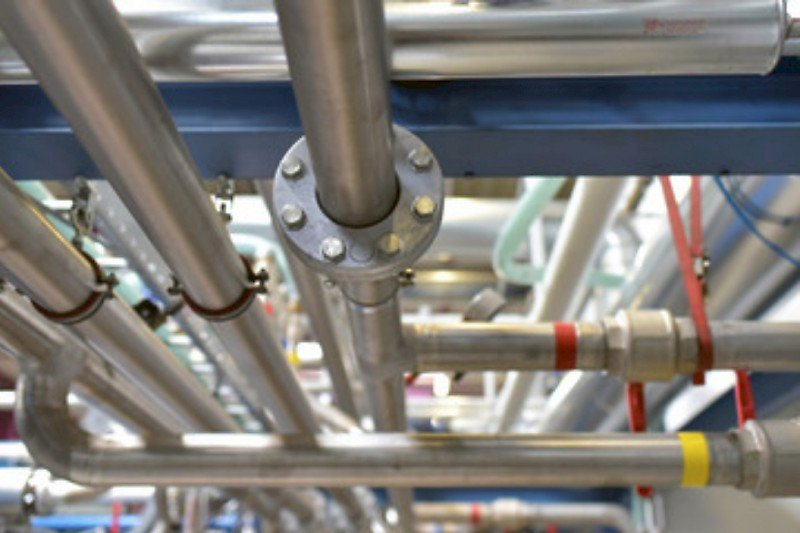 Пример трубопроводов на производстве