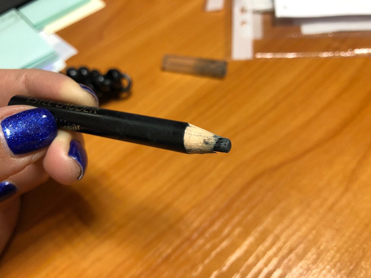 Карандаш для глаз  Estee Lauder.