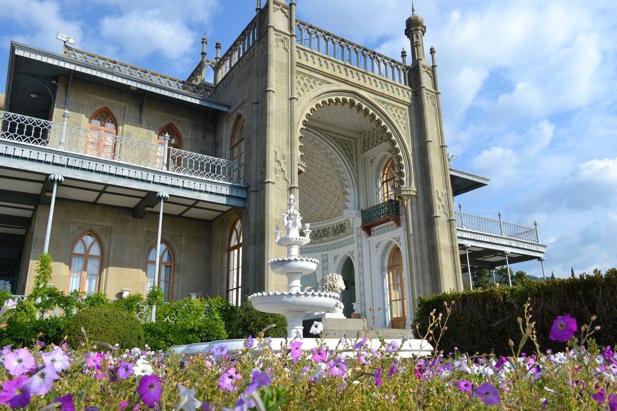 алупкинский дворец в крыму