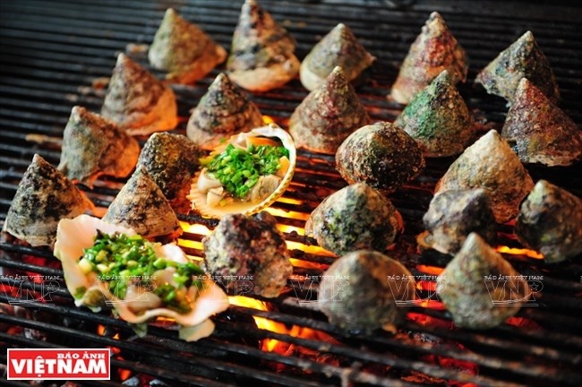 Морепродукты на пляже Шао («Звездочка») всегда свежие, пойманные местными рыбаками. (Фото: ИЖВ) 
