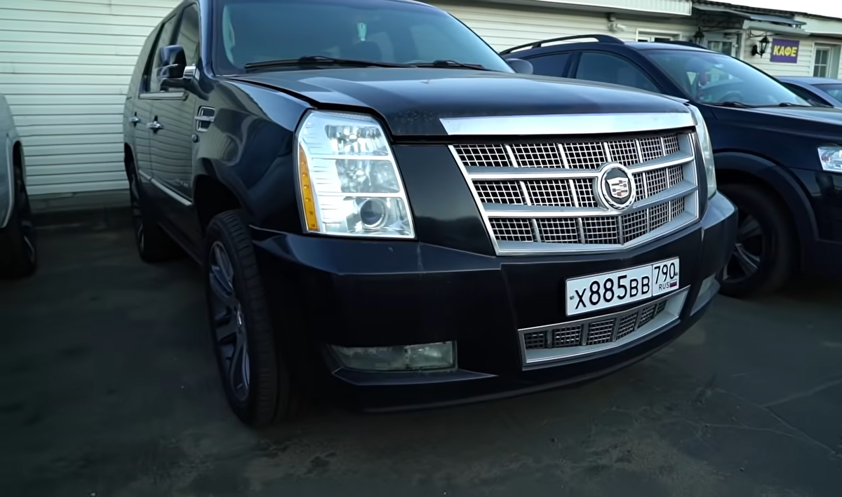 Escalade 4 белый с черной решеткой