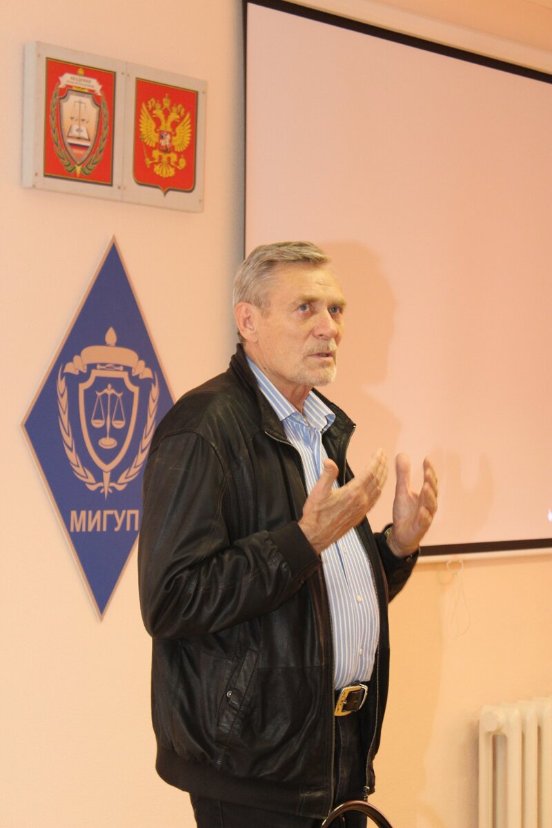 Александр Михайлов