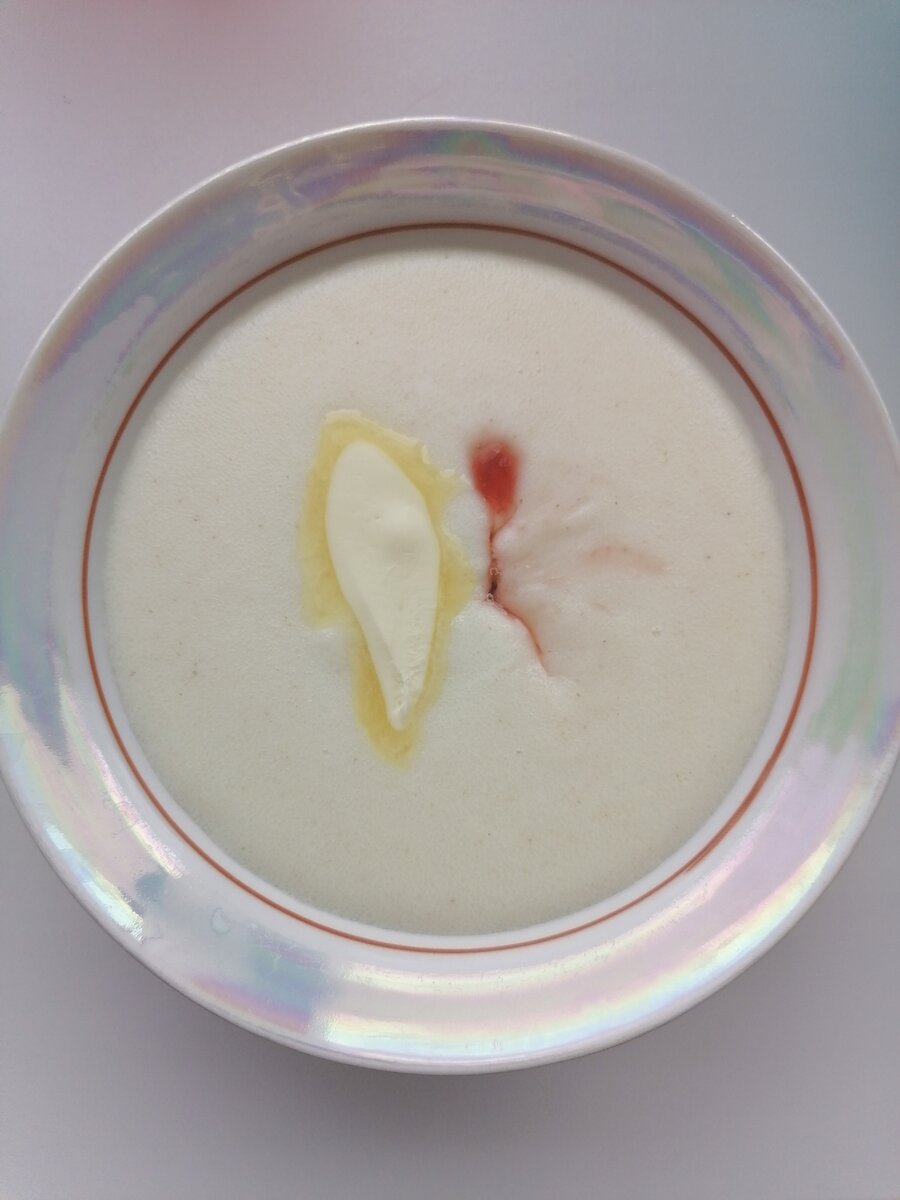 Манная каша со сливочным маслом и вареньем