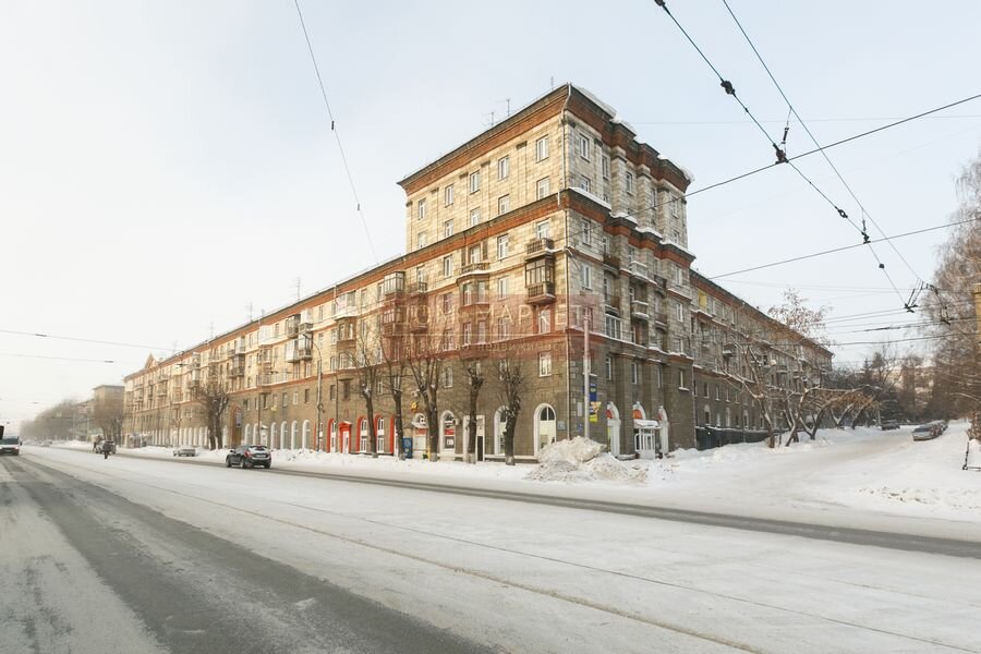 В этот дом №79 на проспекте Дзержинского наша семья переехала в 1956-м году.